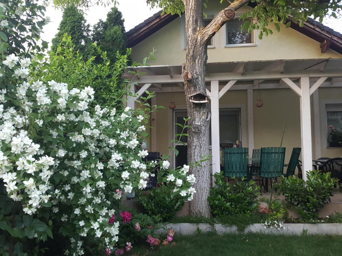Tavirozsa Apartment บาลาตอนฟุซเฟอ ภายนอก รูปภาพ