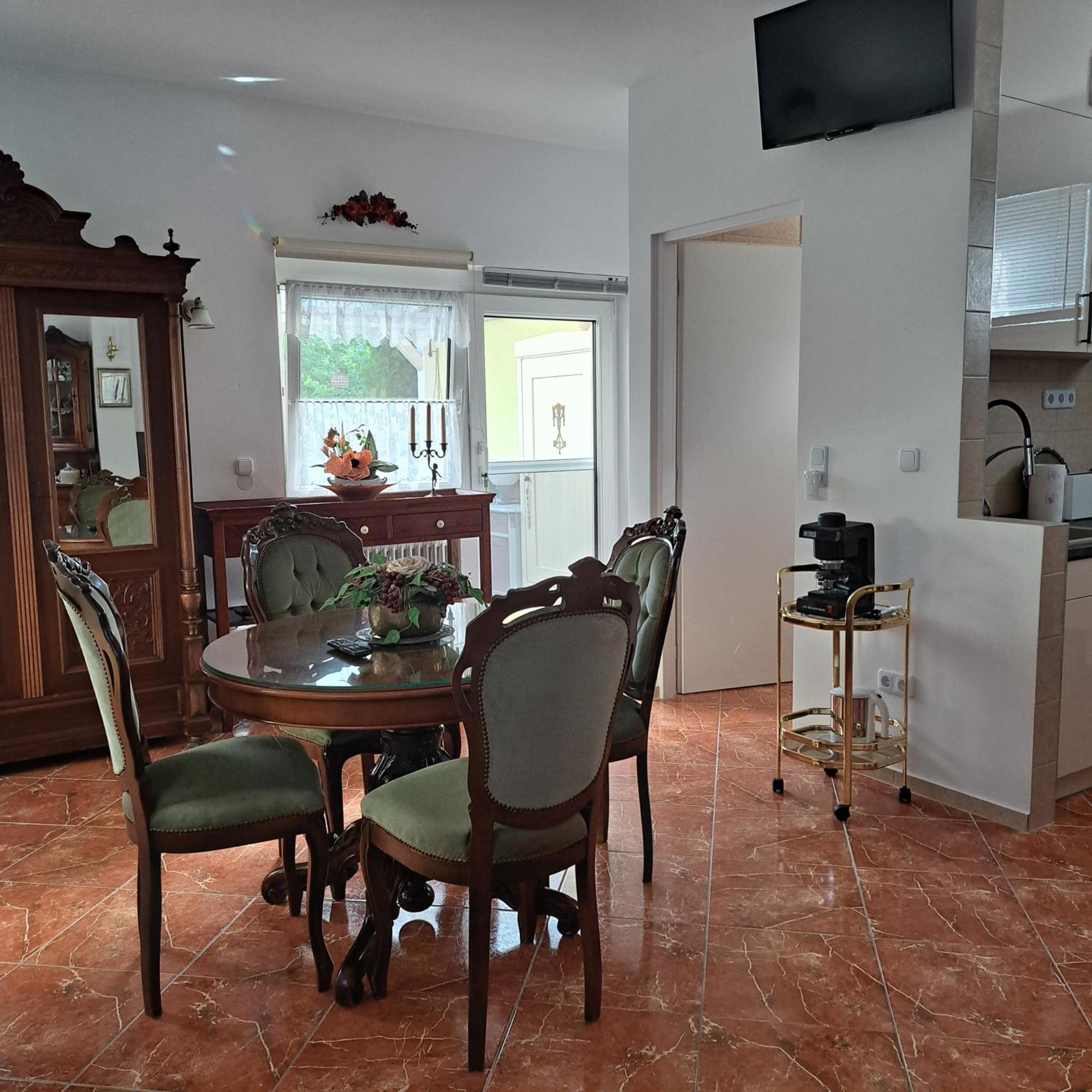 Tavirozsa Apartment บาลาตอนฟุซเฟอ ภายนอก รูปภาพ